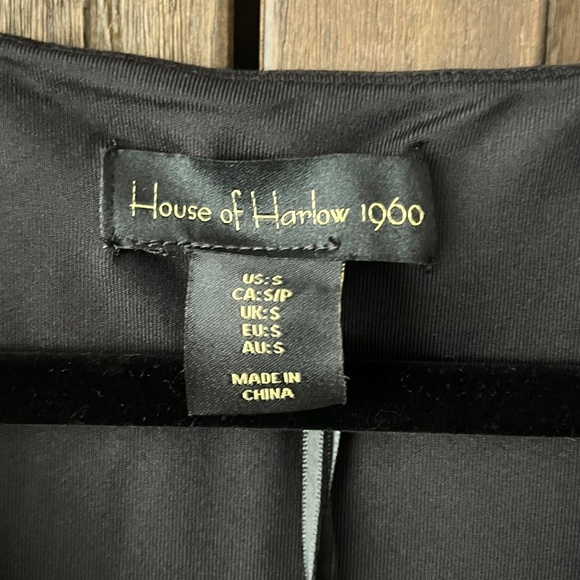 House of Harlow 1960 All Day Contour V-neck Black Shorts Jumpsuit Size Small NWT - Picture 4 of 8